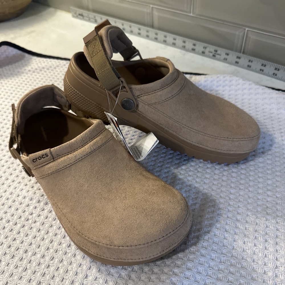 Crocs NWT Classic Crafted Vegan Suede Clog Unisex Milk Chocolate Color Sz M6 W8